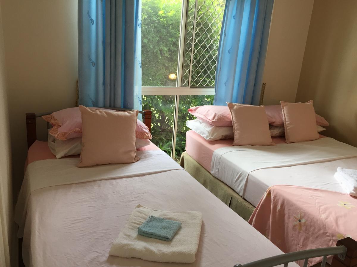 Theme Parks Amituofo Homestay Gold Coast Exterior photo