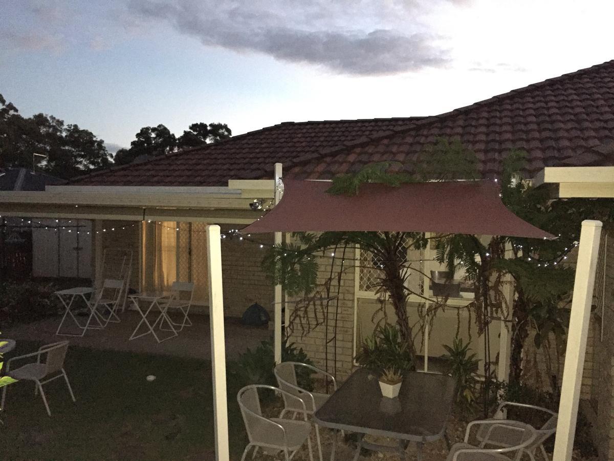 Theme Parks Amituofo Homestay Gold Coast Exterior photo